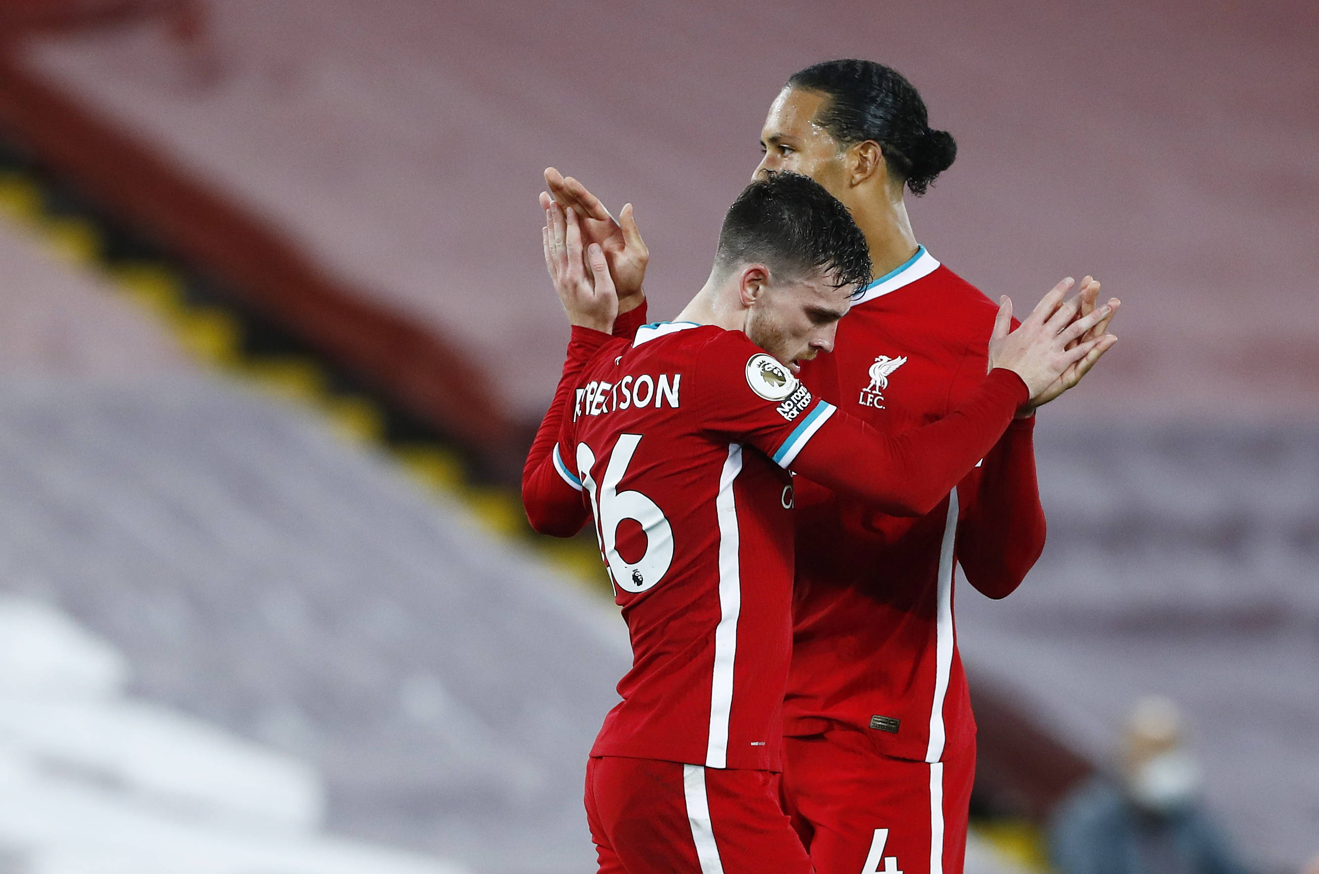 公共交通的 公共交通的